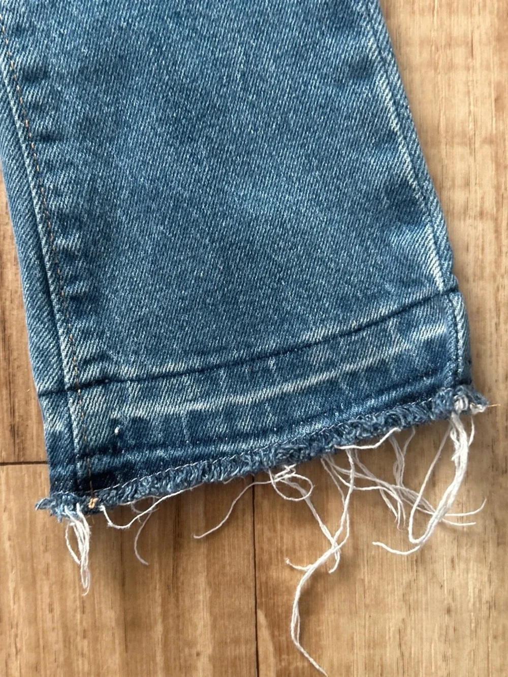 Old Navy blue denim light wash jeans with frayed hem size 5T